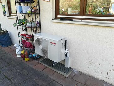 Wärmepumpe an der Hauswand